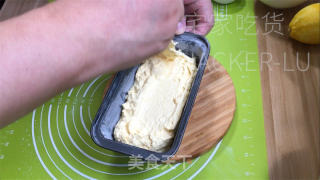 柠香磅蛋糕，酸酸甜甜，口感清新，清爽而不腻、口感醇厚。的做法步骤：10