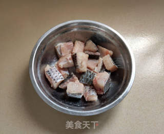 豆腐烧鱼块的做法步骤：1