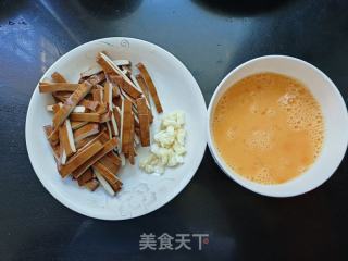 香干炒鸡蛋的做法步骤：1