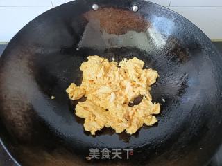 香干炒鸡蛋的做法步骤：2