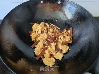 香干炒鸡蛋的做法步骤：6