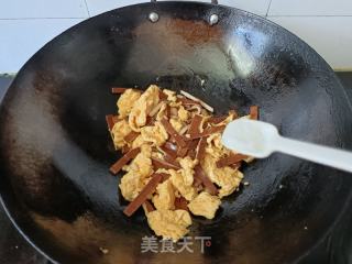 香干炒鸡蛋的做法步骤：7