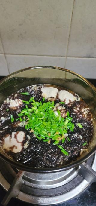 肉丸子虾皮紫菜汤的做法步骤：6
