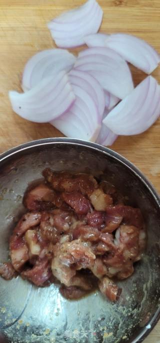 雪花牛肉炒意面的做法步骤：3
