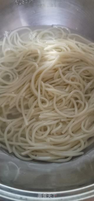 雪花牛肉炒意面的做法步骤：4