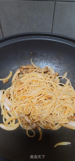雪花牛肉炒意面的做法步骤：10