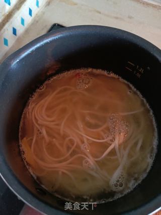 番茄鸡蛋面的做法步骤：1
