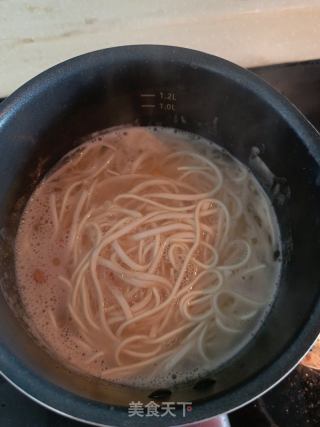 番茄鸡蛋面的做法步骤：2