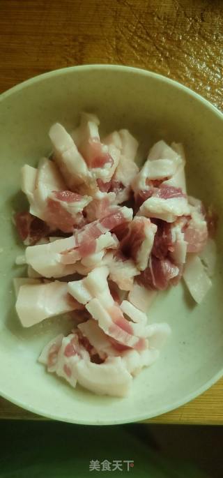 五花肉蒸小鱼干的做法步骤：1