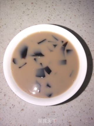 椰汁烧仙草甜品