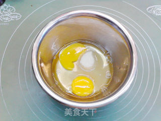 玫瑰酱海绵小蛋糕的做法步骤：2