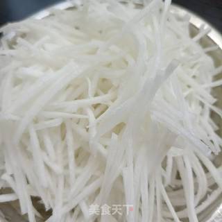 白萝卜虾皮汤的做法步骤：1