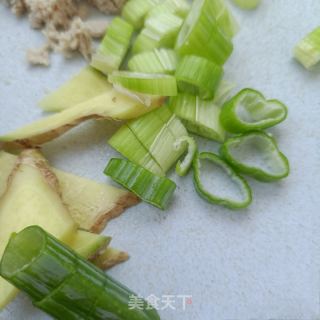 白萝卜虾皮汤的做法步骤：2