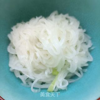 白萝卜虾皮汤的做法步骤：10