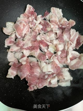 京葱炒五花肉的做法步骤：3