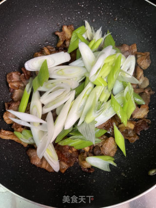 京葱炒五花肉的做法步骤：6