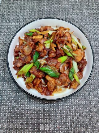 京葱炒五花肉的做法步骤：9
