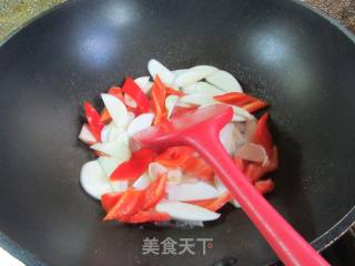 黑木耳红椒炒茭白的做法步骤：6