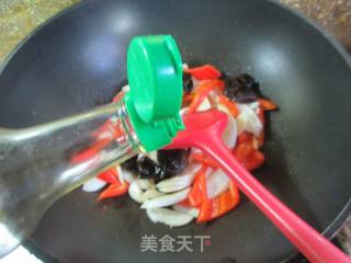 黑木耳红椒炒茭白的做法步骤：7
