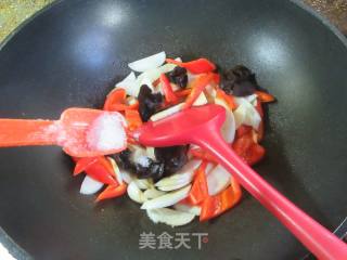 黑木耳红椒炒茭白的做法步骤：9