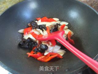 黑木耳红椒炒茭白的做法步骤：10