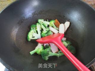 虾皮香干炒西兰花的做法步骤：4
