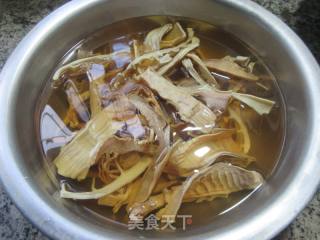 笋干烧猪肉的做法步骤：1