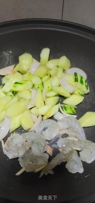 青瓜炒虾仁的做法步骤：8