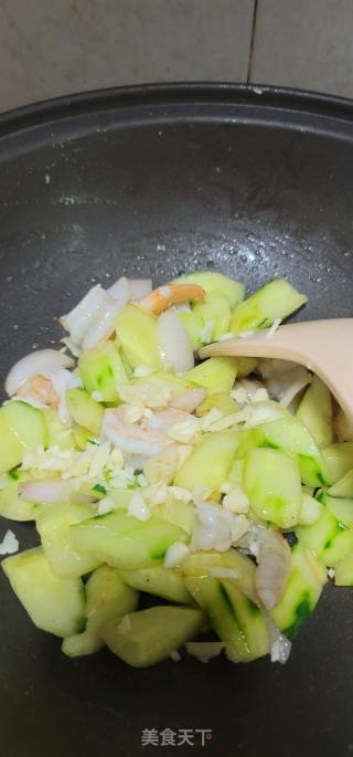 青瓜炒虾仁的做法步骤：9