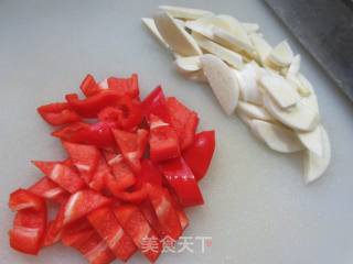 红椒茭白炒西兰花的做法步骤：2