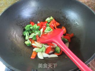 红椒茭白炒西兰花的做法步骤：8