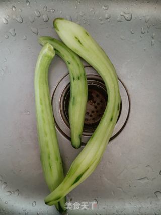 黄瓜炒肉的做法步骤：1