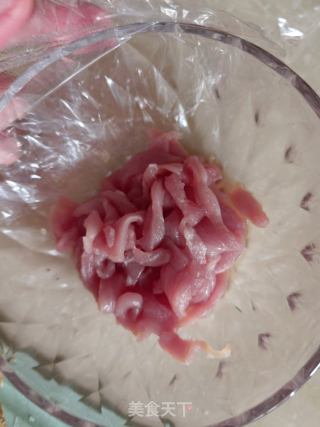 黄瓜炒肉的做法步骤：3