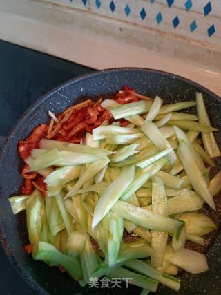 黄瓜炒肉的做法步骤：8