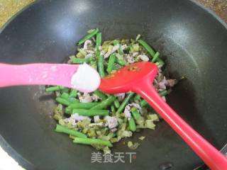 咸菜肉丝炒四季豆的做法步骤：6
