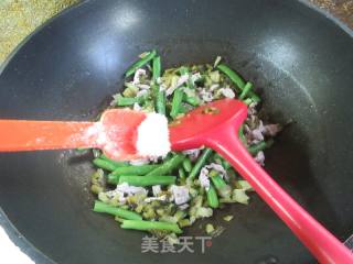 咸菜肉丝炒四季豆的做法步骤：7