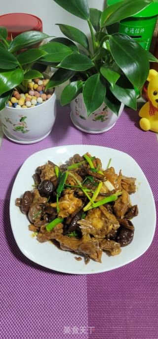双菇焖鸡块的做法步骤：13