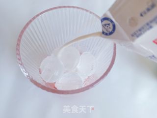 抹茶奶盖草莓牛乳的做法步骤：8