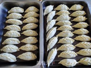 荠菜杏鲍菇肉馅煎饺的做法步骤：6