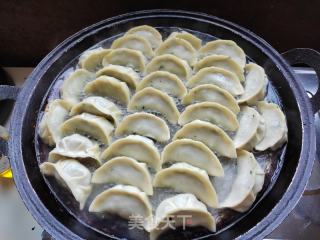 荠菜杏鲍菇肉馅煎饺的做法步骤：7
