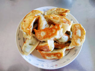 荠菜杏鲍菇肉馅煎饺的做法步骤：9