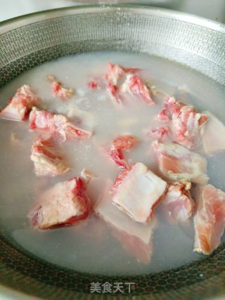 冬瓜排骨汤的做法步骤：2