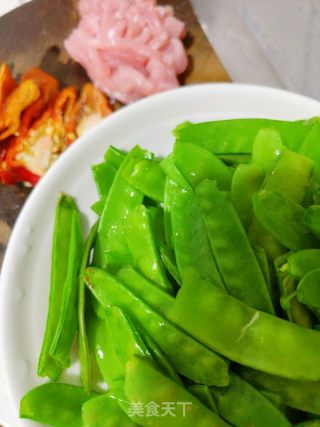 荷兰豆炒肉的做法步骤：2