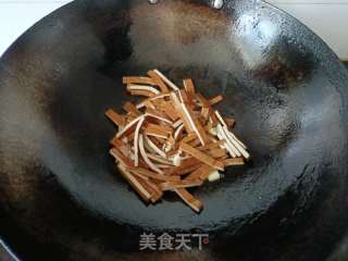 香干炒火腿肠的做法步骤：3