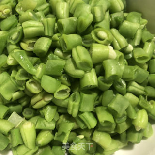 煸豆角的做法步骤：2