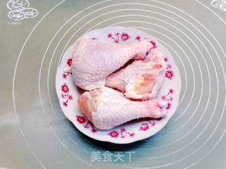 电饭煲版酱鸡腿的做法步骤：1