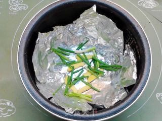 电饭煲版酱鸡腿的做法步骤：5