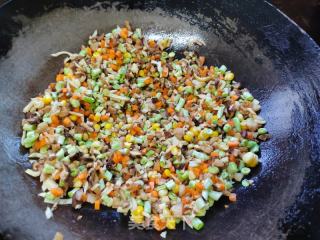 山寨版三鲜豆皮的做法步骤：6