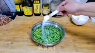 蒜苔小炒肉的做法步骤：1