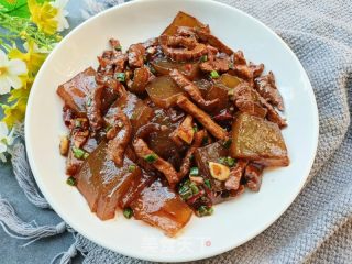 红薯片炒肉的做法